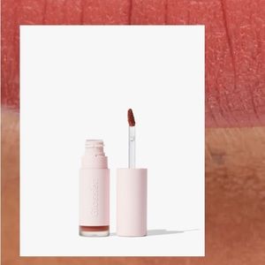 Glossier G Suit Soft Touch Lip Crème✨